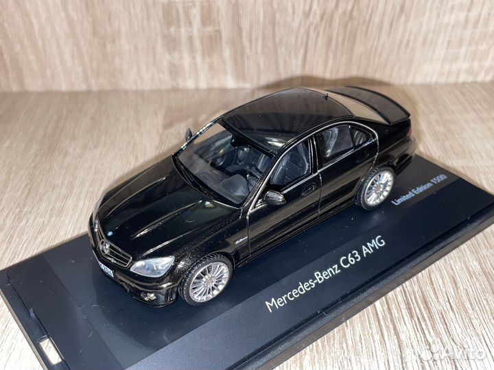 1:43 Schuco Mercedes-Benz c63 amg w204