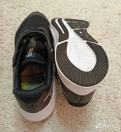 Nike Кроссовки р. 35