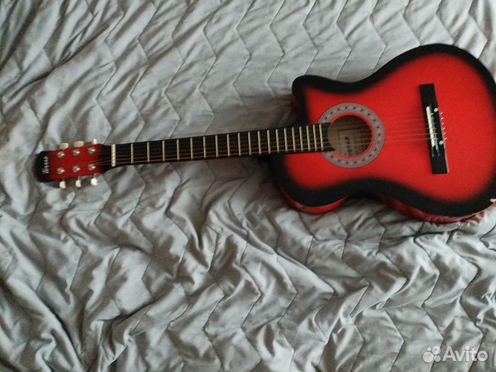 Акустическая гитара