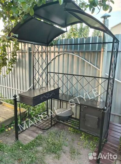 Мангал с крышей