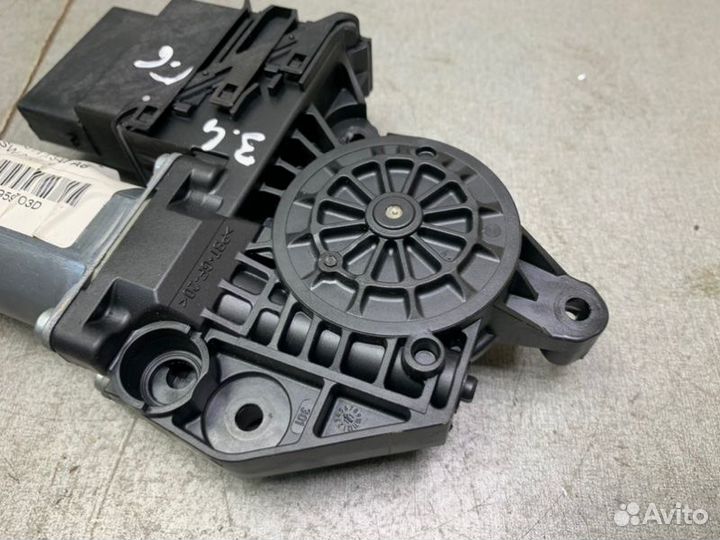 Моторчик стеклоподъемника задний левый Volkswagen