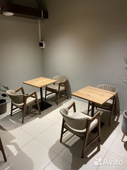 Столик для кофейни