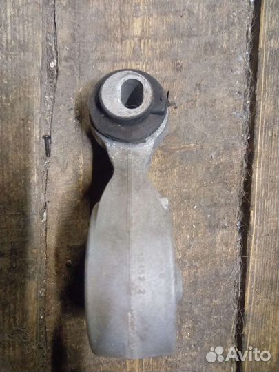 Рено Сценик 2-правая верхняя опора двс