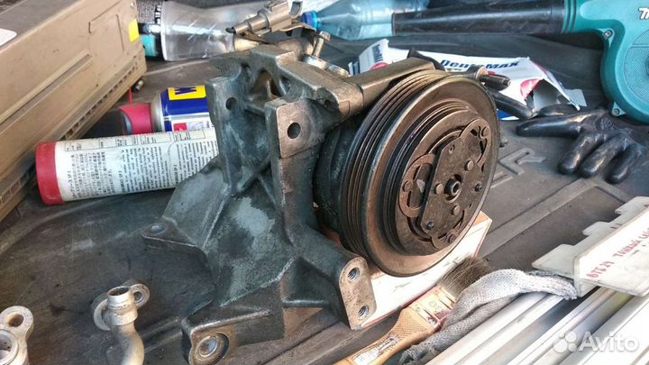 Компрессор кондиционера Subaru 73111FE030