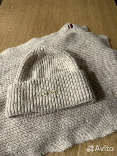 Комплект из шапки и шарфа