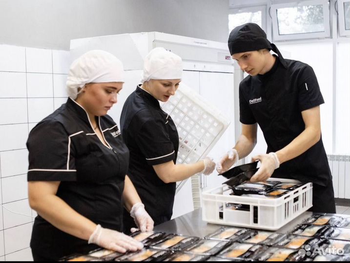 Упаковщик готовых блюд