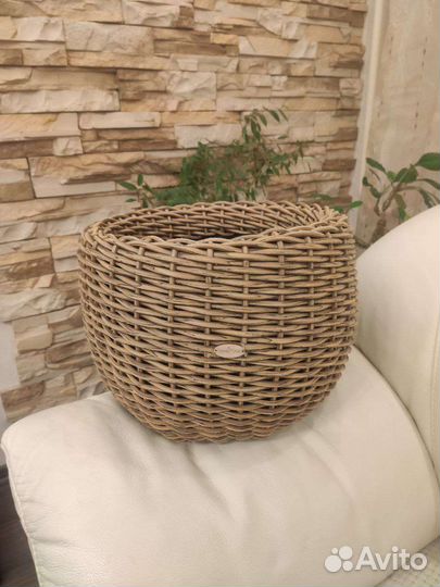 Кашпо из искусственного ротанга