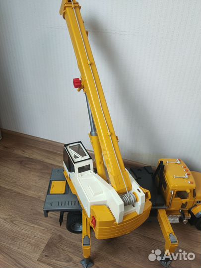 Bruder автокран Mack Granite Liebherr