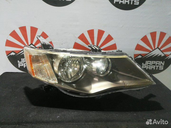 Фара правая Mitsubishi Outlander