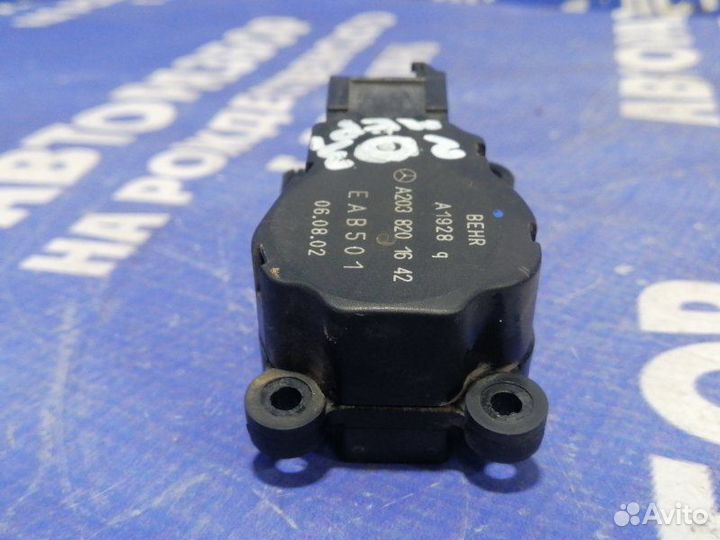 Моторчик заслонок отопителя Mercedes-Benz W203