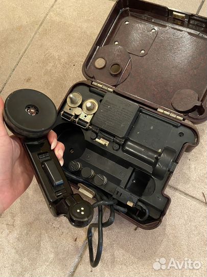 Старинный телефонный аппарат