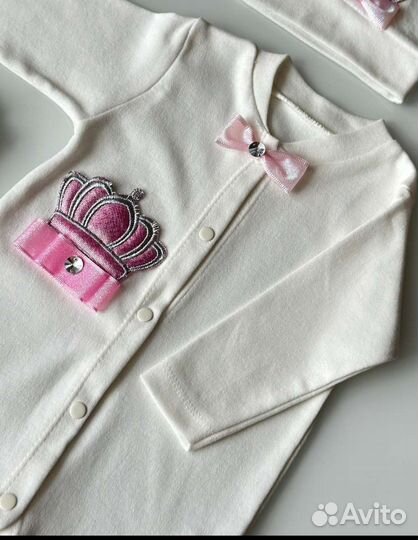 Комплект на выписку для девочки новый