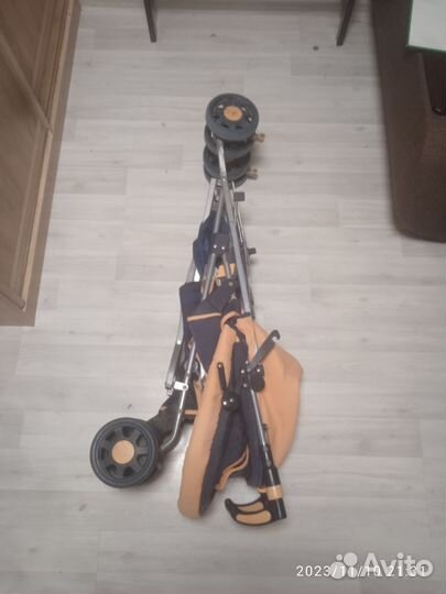 Складная детская коляска