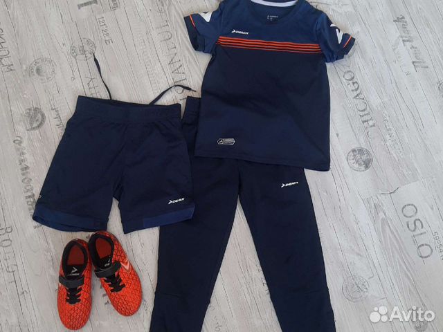 Костюм спортивный, бутсы