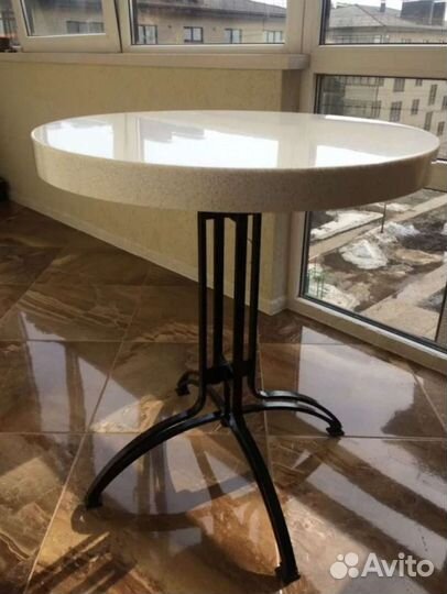 Журнальный, письменный столик