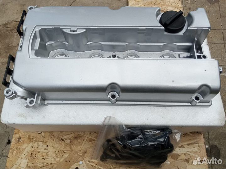 Алюминиевая крышка клапанов