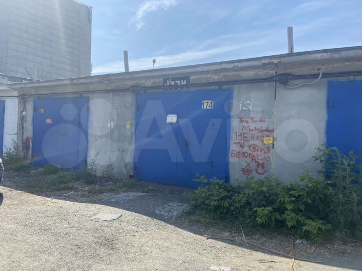 Гараж, > 30 м²