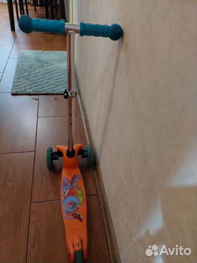 Самокат детский со светящимися колесами