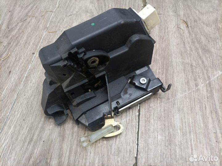 Замок двери передний правый Mini Cooper S хетчбэк