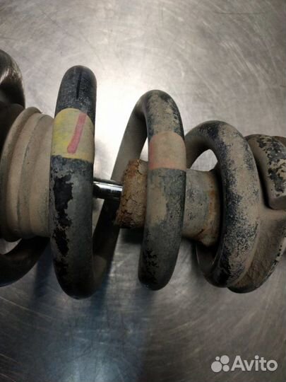 Стойка амортизатора передняя Mitsubishi L200 KB4T