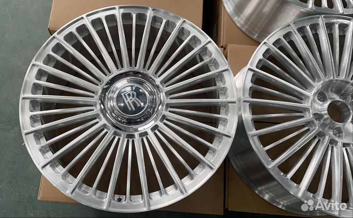 Кованые диски GT Forged R22 на Rolls-Royce Wraith