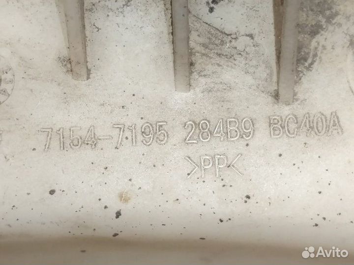 Кронштейн блока предохранителей Nissan Note E11