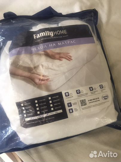 Двухярусная кроватка с матрасами и наматрасниками