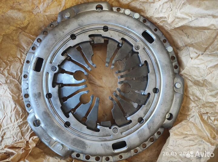 Нажимной диск сцепления 038141025P