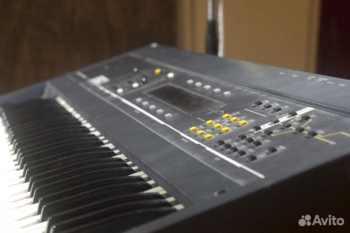 Ensoniq ESQ-1 синтезатор