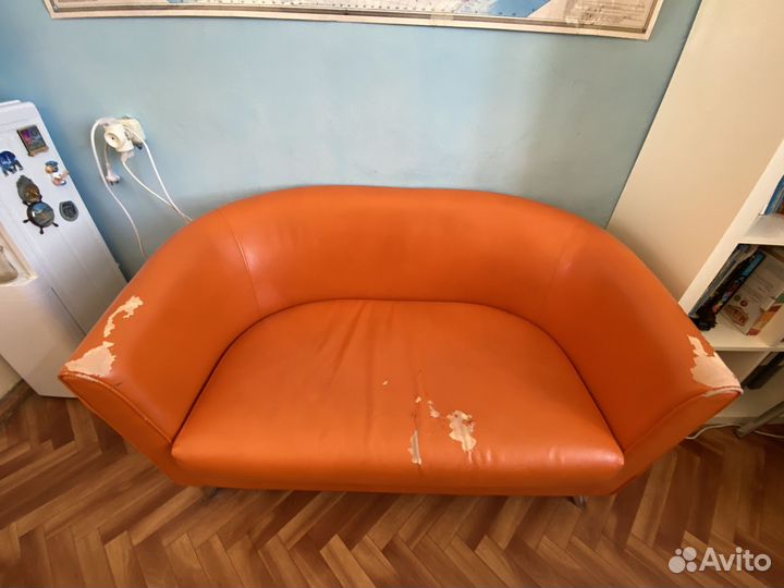 Продам диван Б/У для офиса