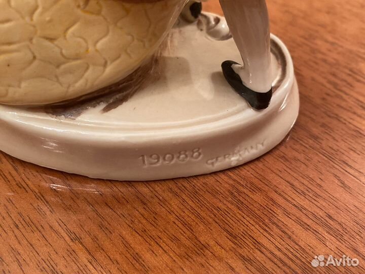 Статуэтка фарфор