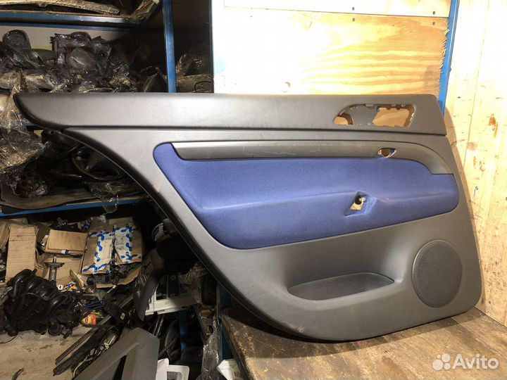 Обшивка задней левой двери Skoda Superb 1 79025