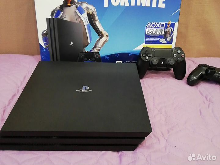 Sony PS4 (1TB) PRO CUH:7208B + 2 Геймпада + Игры