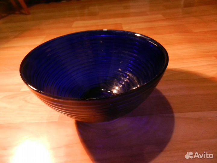 Посуда: вазы, тортница, тарелки, чайник