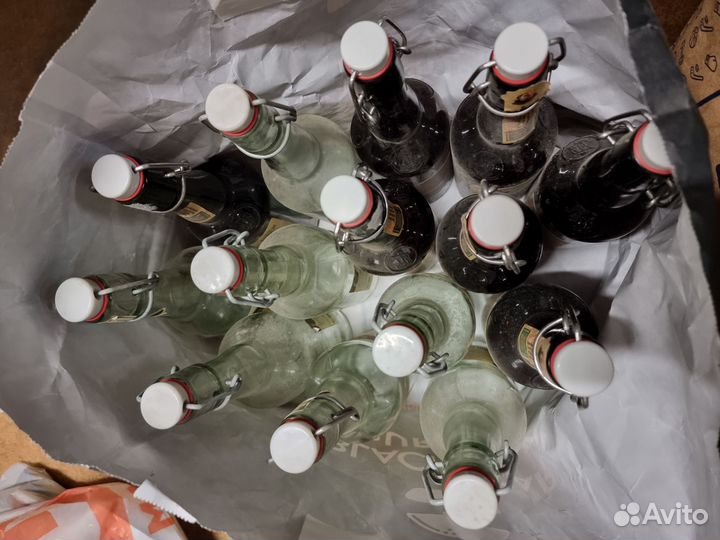 Бутылки стеклянные с бугельной пробкой