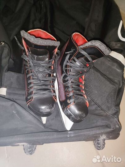 Коньки хоккейного вратаря