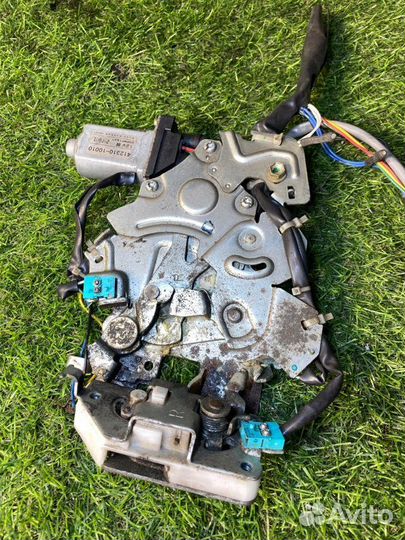 Замок багажника Toyota Harrier MCU35 2006