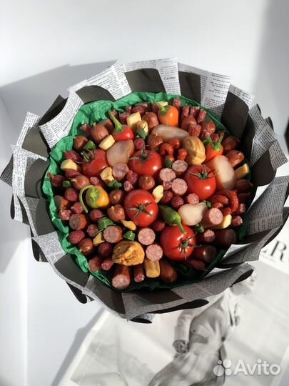 Съедобные букеты для мужчин из колбас раков