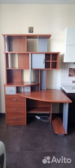 Компьютерный / письменный стол