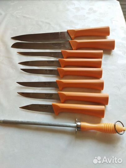 Кухонные ножи в наборе на подставке