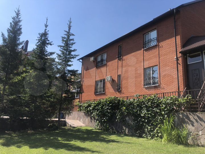 Коттедж 350 м² на участке 13 сот.