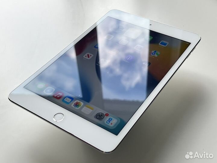 iPad mini 4 32GB Wi-Fi White, в новом состоянии