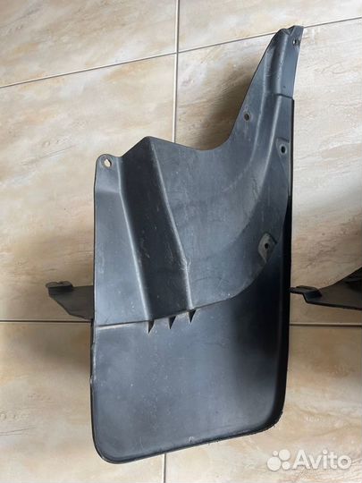 Брызговик задний левый Toyota Land Cruiser Prado