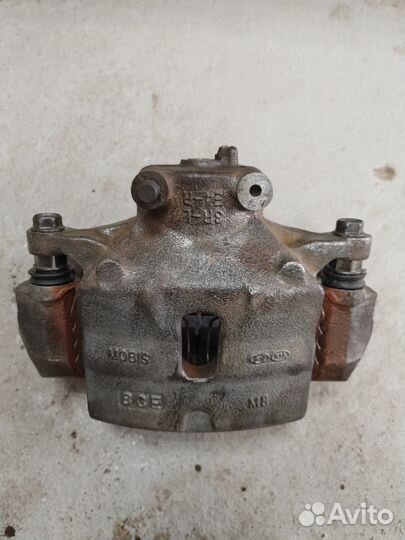 Тормозной суппорт передний правый kia optima 4