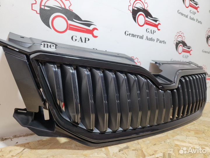 Skoda Octavia A7 решетка радиатора 2013- черная