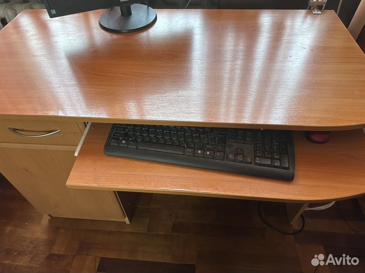 Письменный стол