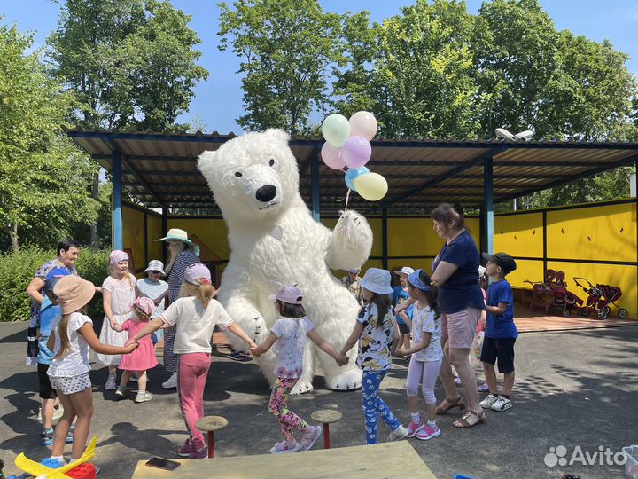 Большой белый медведь.Ростовая кукла.Подарок