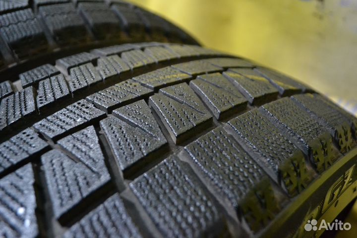 Bridgestone Blizzak Revo GZ 215/45 R17