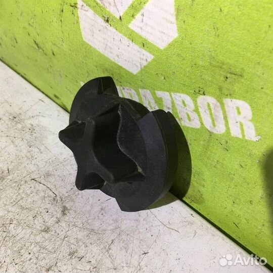 Болт крепления запасного колеса Чери М11 10-14