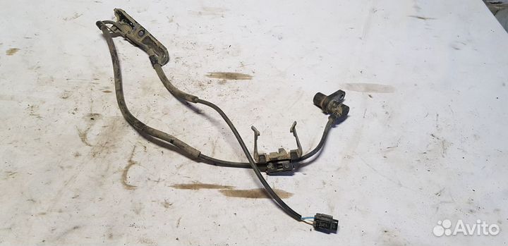 Toyota Camry V40 Датчик ABS передний левый